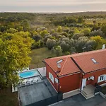 Casa Lutoma * Kmeti