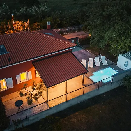 펜션 Casa Lutoma Kmeti