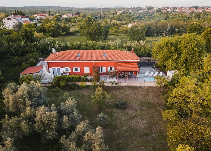 Casa Lutoma Vikendica