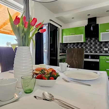 Casa Lutoma Holiday home *