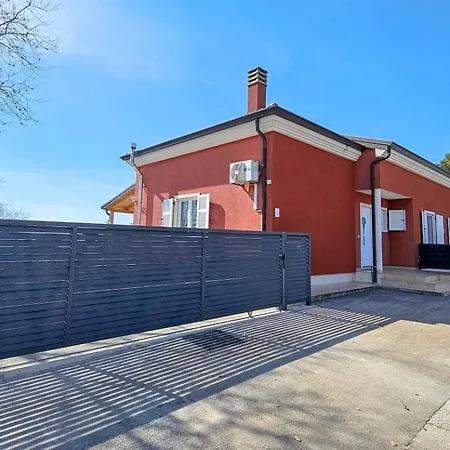 Casa Lutoma Kmeti